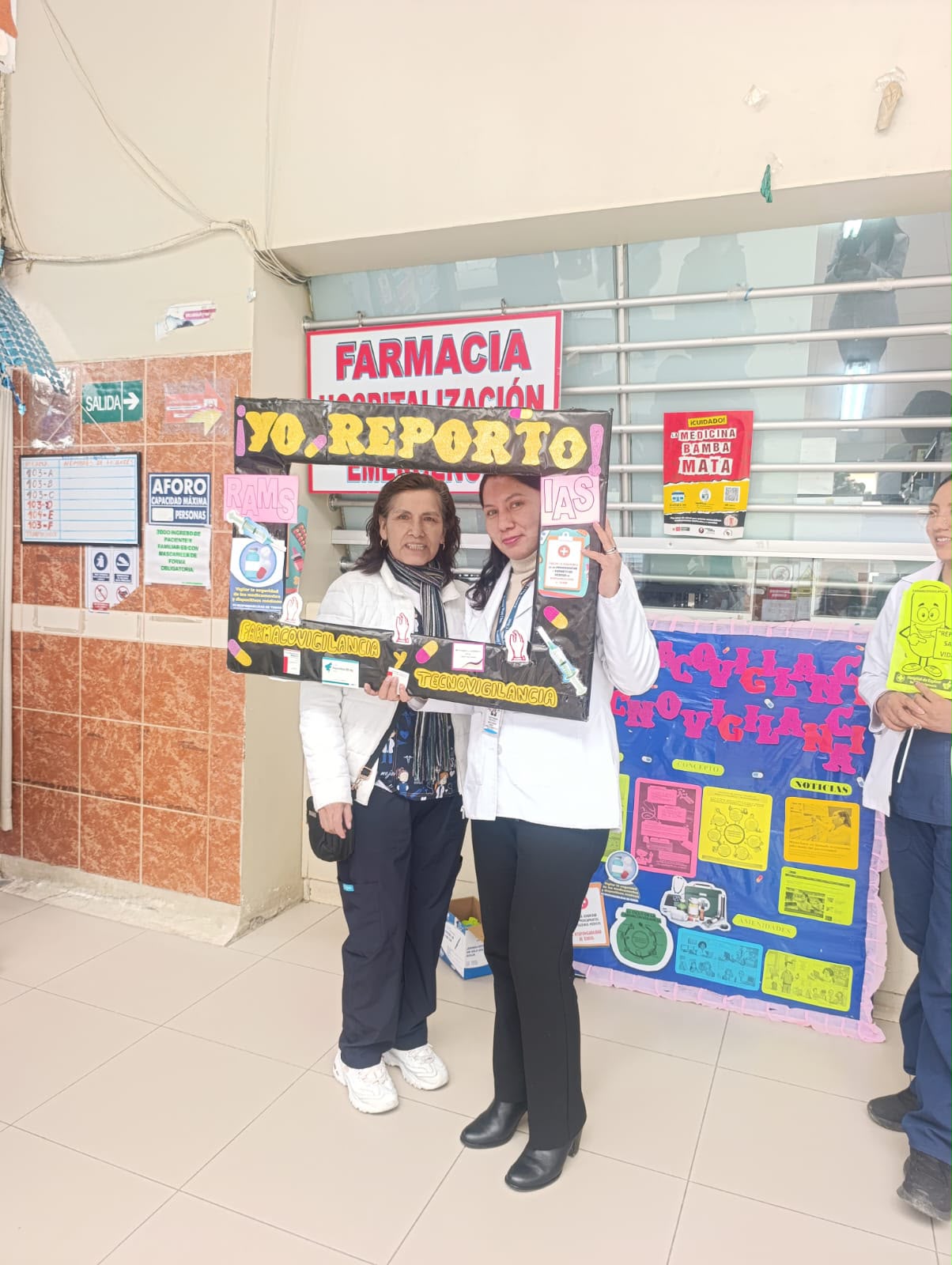 ​📢 ¡Promoviendo la seguridad de nuestra población! El Servicio de Farmacia lideró con éxito la Campaña Nacional de Farmacovigilancia y Tecnovigilancia 🏥💊✨